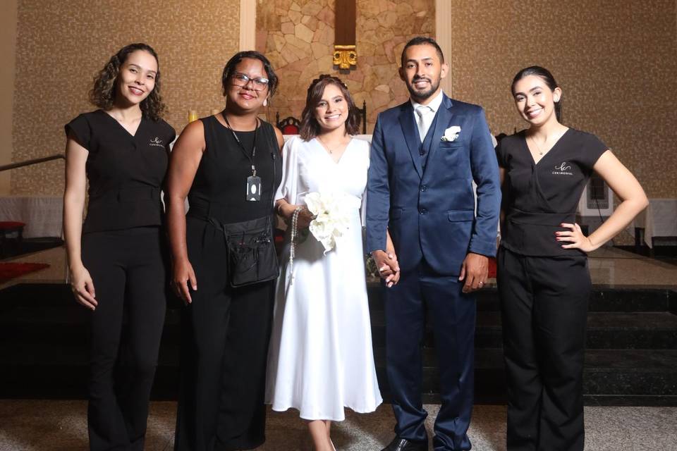 Equipe e noivos