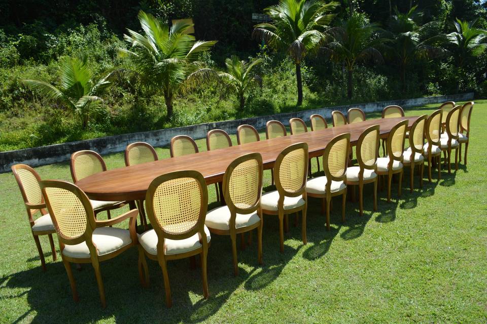Mesa longa para convidados