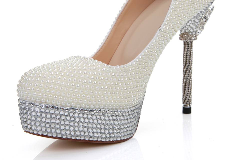 Sapatos em perolas e strass