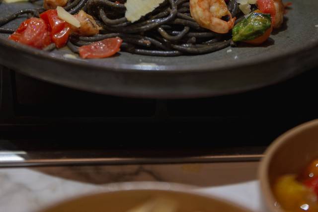 Spaghetti nero ao mar