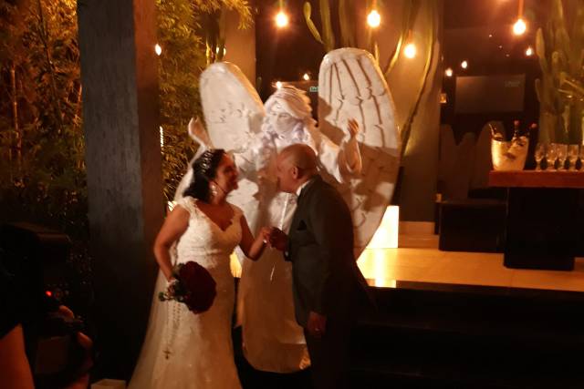 Estatua viva anjo branco