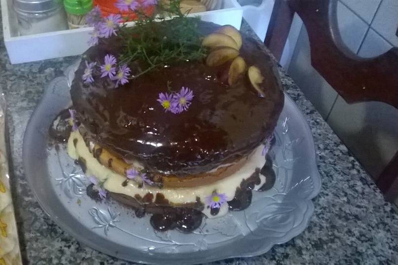 Torta suspiro com morangos