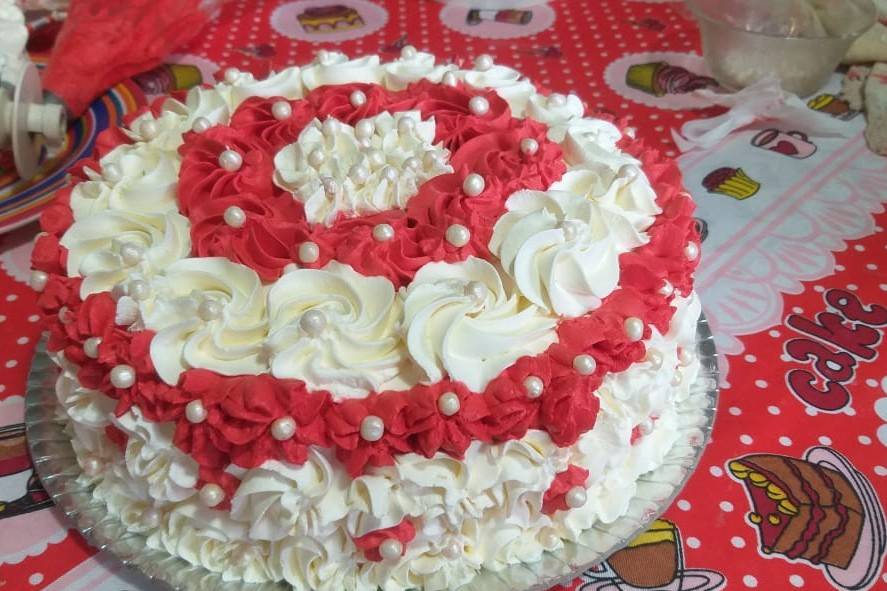 Bolo todo romântico