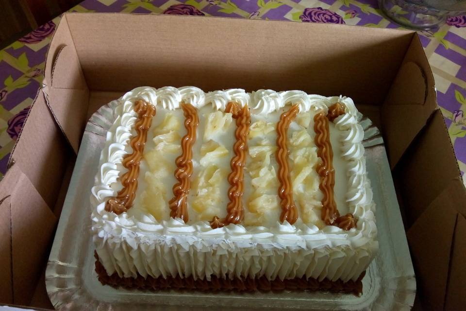 Bolo abacaxi com doce de leite