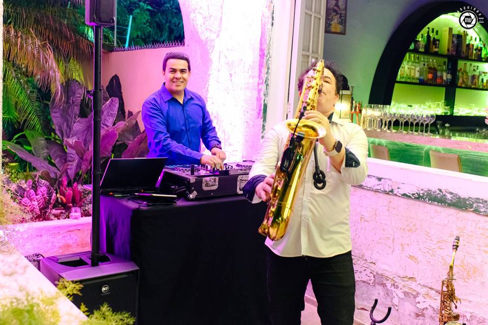 Dj + Live Sax