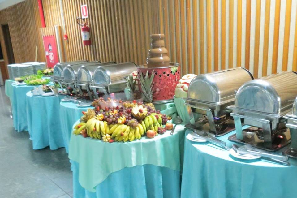 Mesa de fruta e jantar