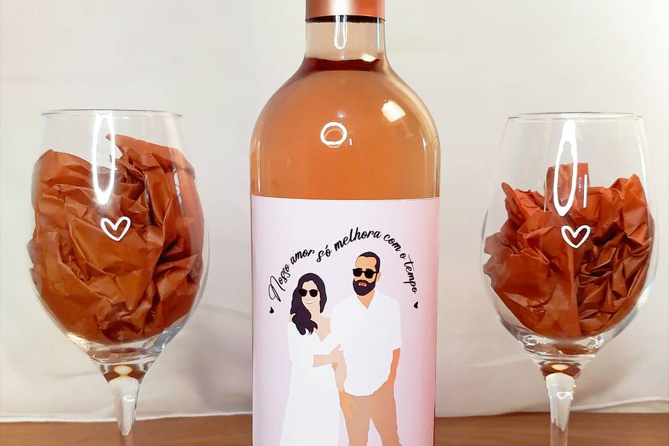 Vinho com rótulo ilustrado