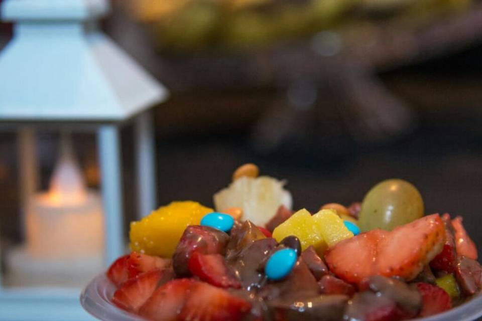 Emília festas & eventos - Hoje teve açaí e algodão doce para uma