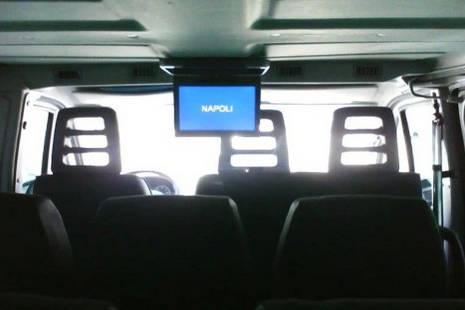 Ducato com DVD, som ambiente, TV digital e degrau.