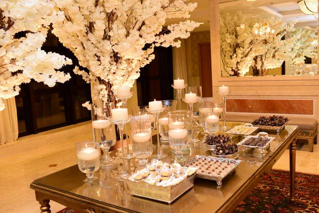 Mesa de doces no foyer