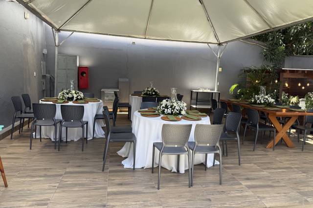 Debaixo da primeira tenda
