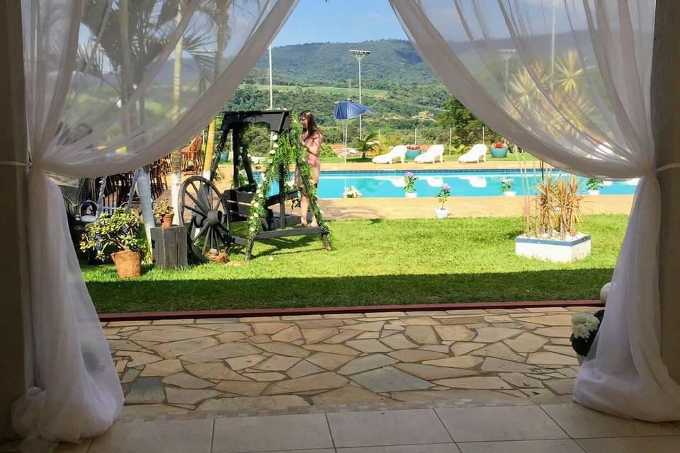 Casamento na area da piscina