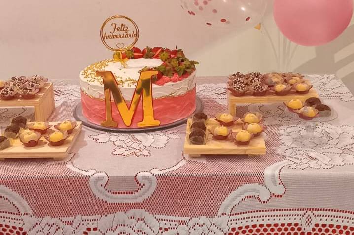 Mesa bolo e doces