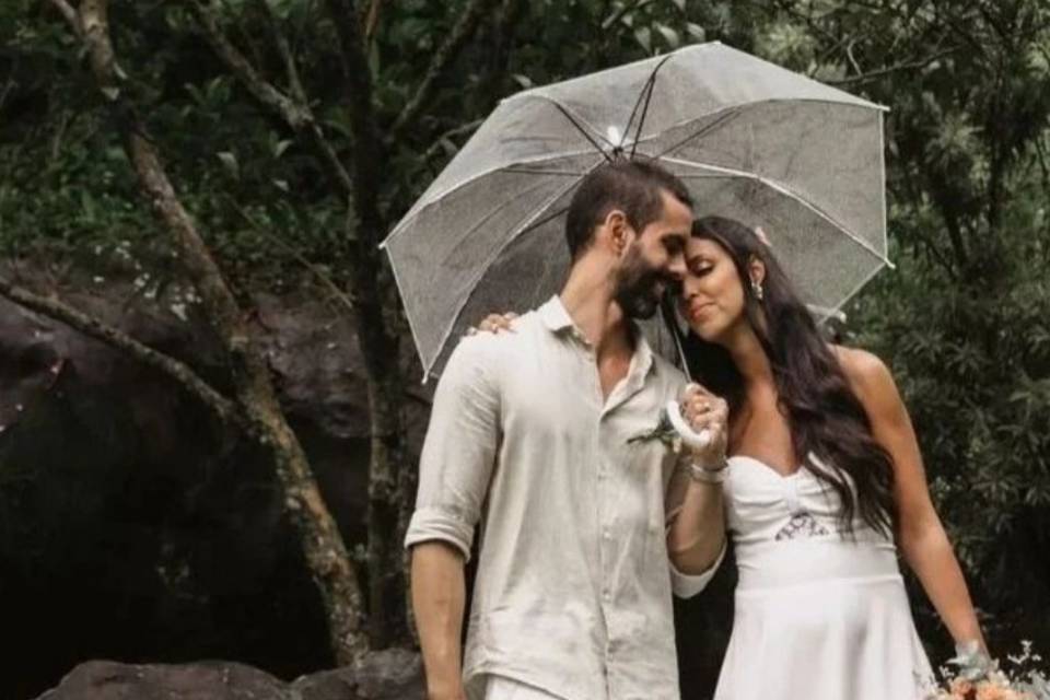 Um momento lindo na chuva