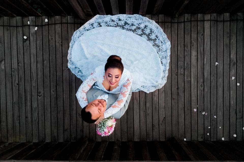 Foto com drone no casamento