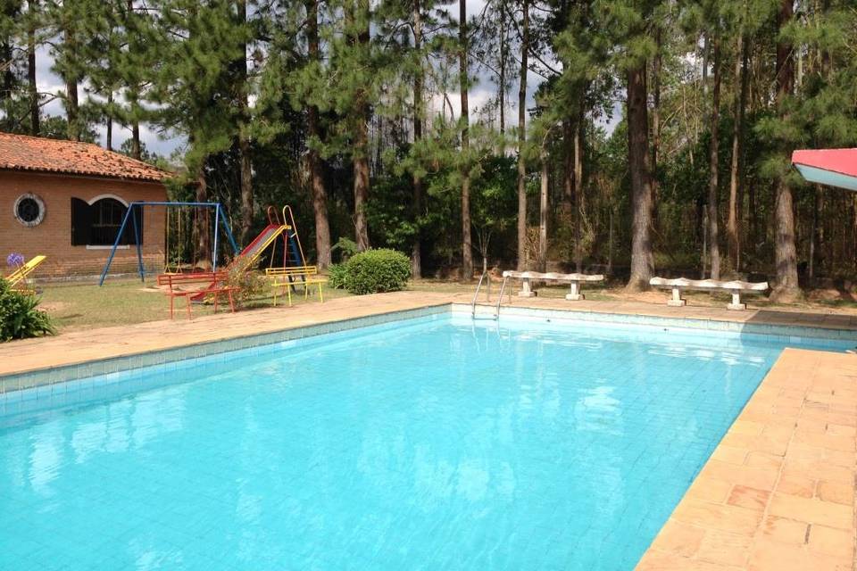 Piscina e playground