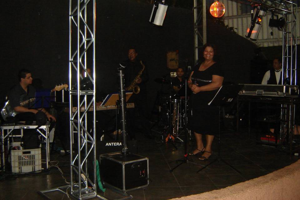 Banda e equipamento de som