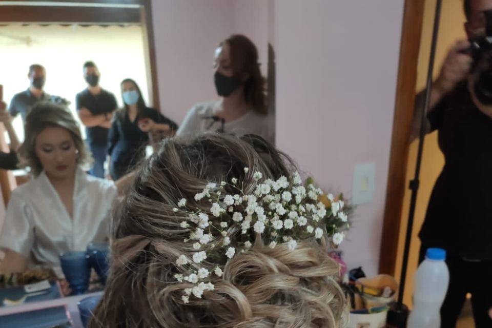 Penteado meio preso