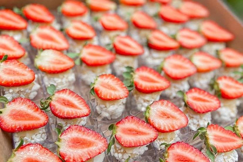 Brigadeiro suspiro com morango