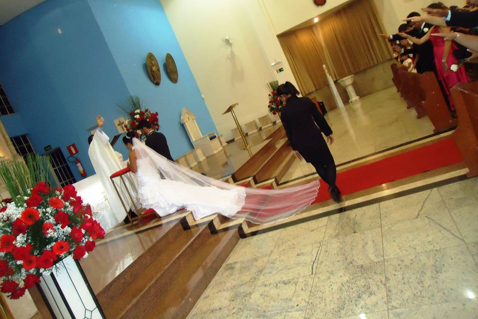 Arrumando o véu da noiva!
