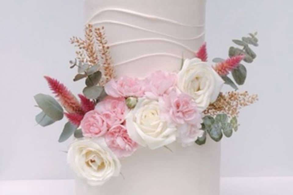 Wave Cake e flores naturais
