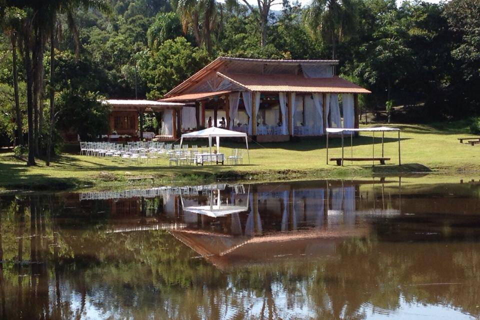 Cerimônia à beira do lago