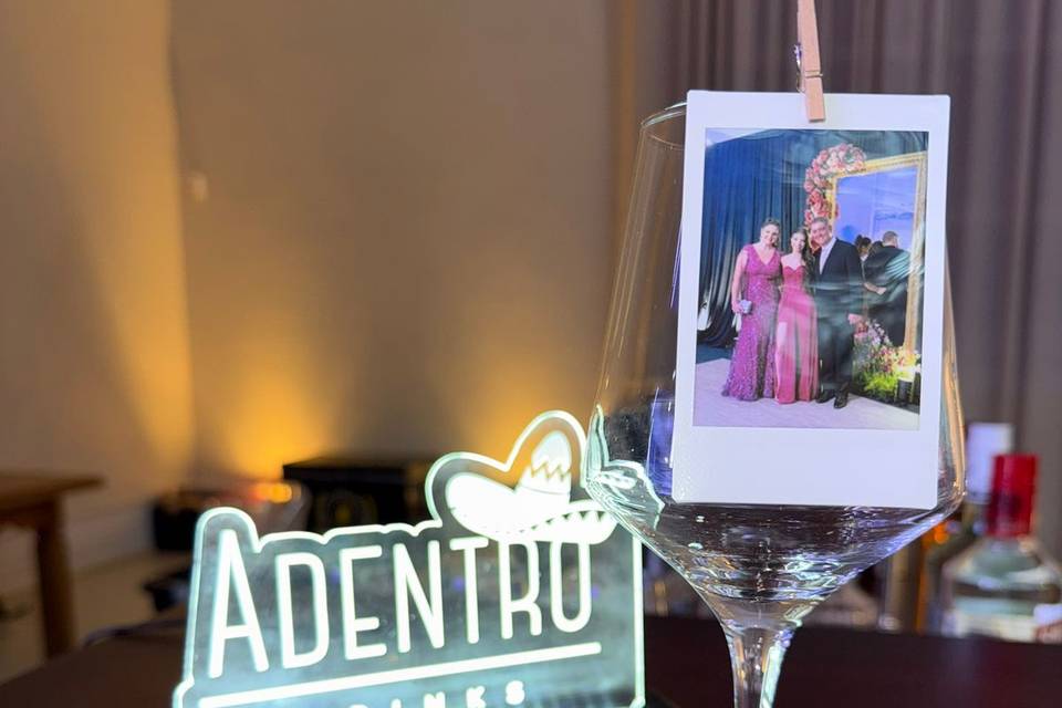 Drink com polaroid