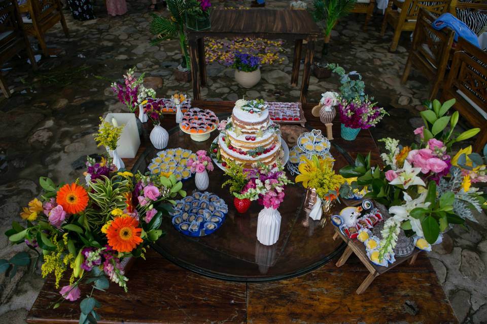 Mesa de doces na praia