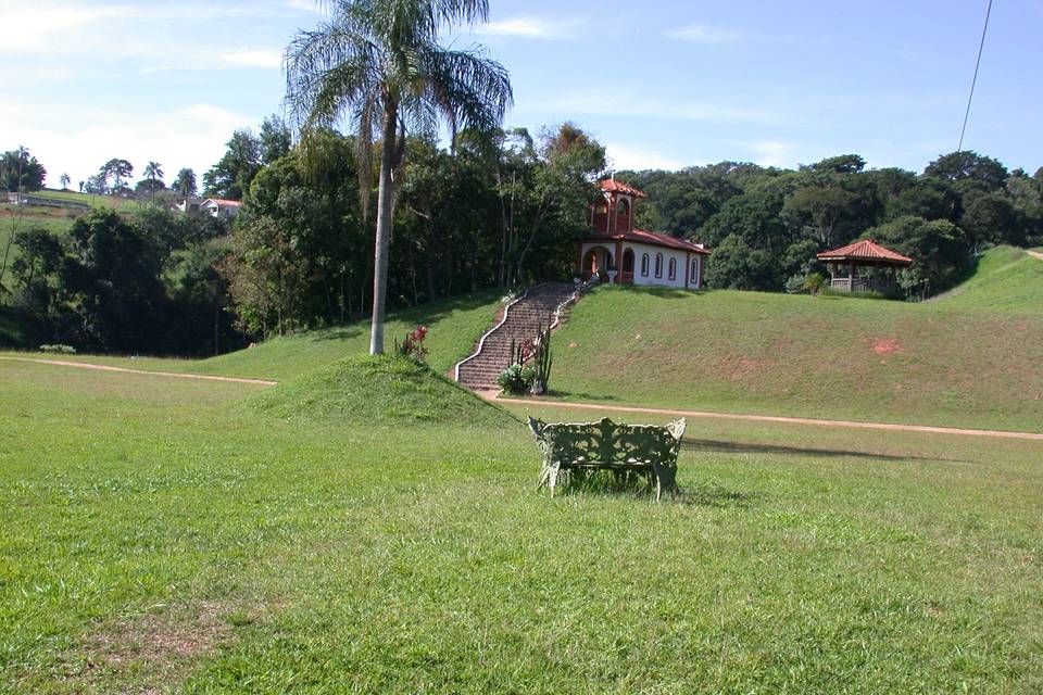 Área verde ao redor da casa