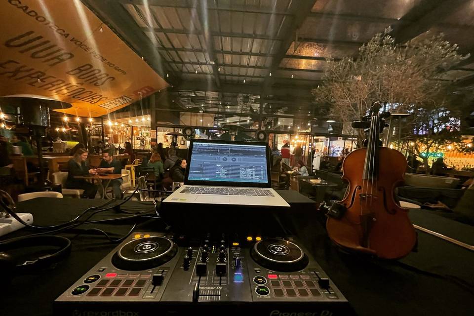 Jantar ao som de DJ + violino