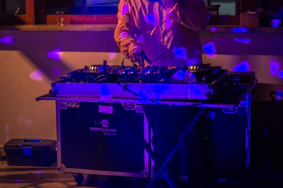 DJ e iluminação Klavier Evento