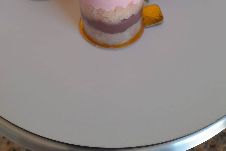 Nacked Cake