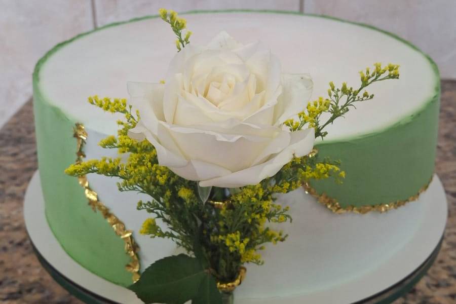 Bolo com flores Naturais