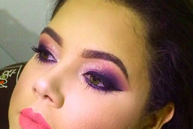 Smokey eye preto com roxo