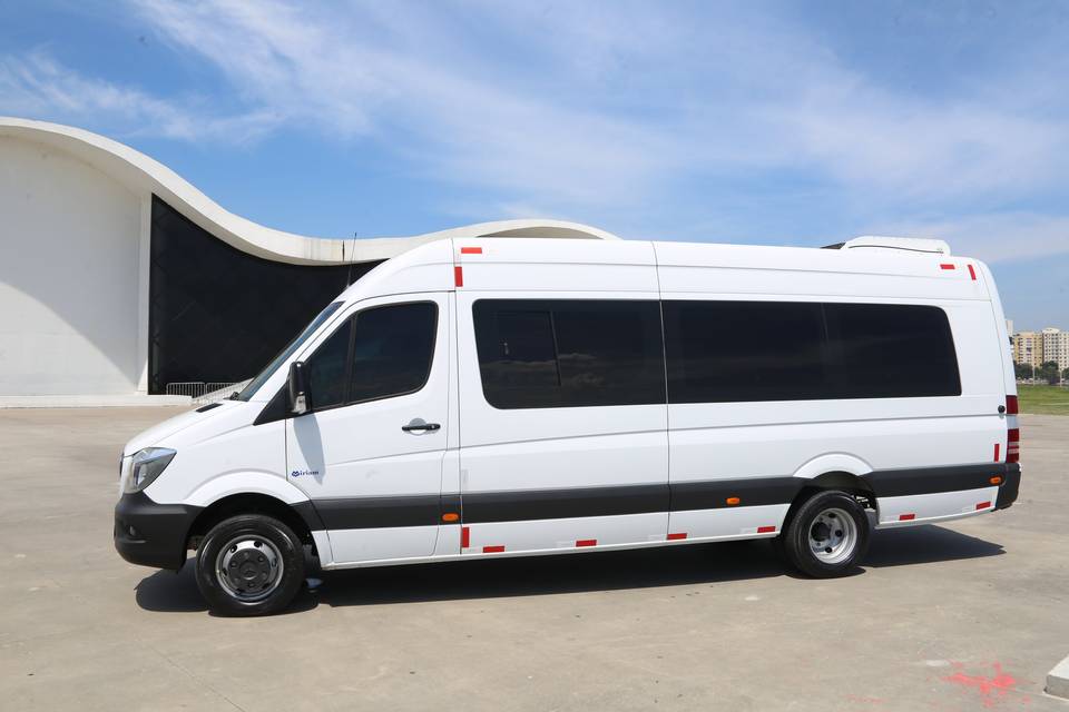 A van lateral