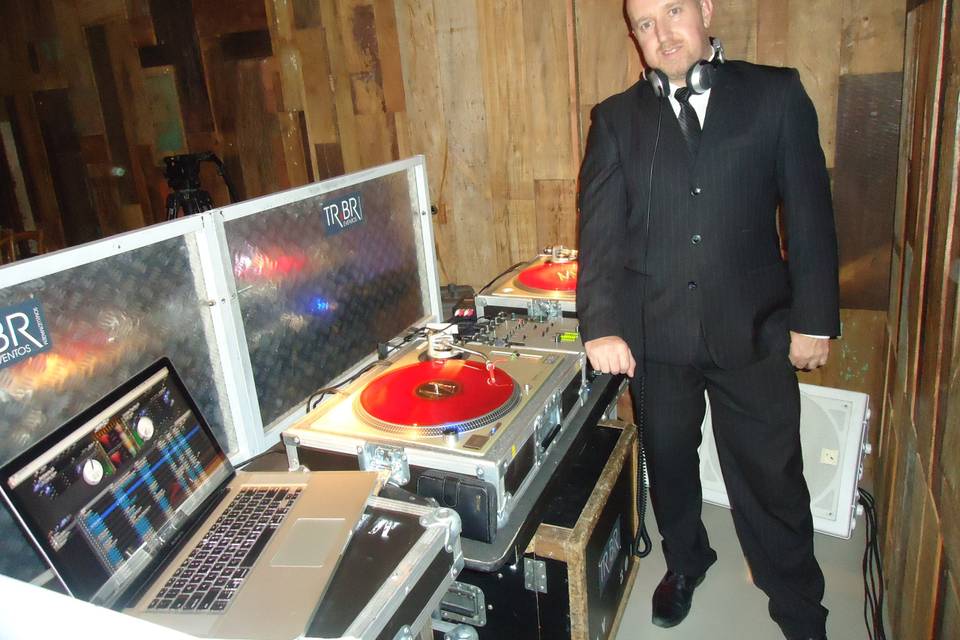 DJ Fabio Reder com Vinil