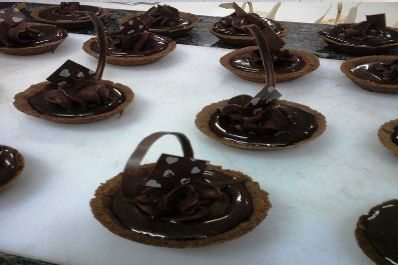 Cestinha de chocolate decorada