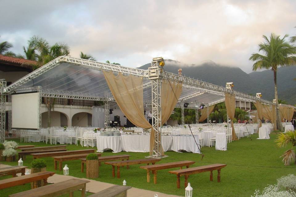 Tenda no casamento