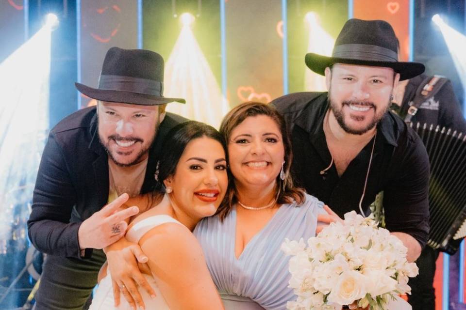 OUT 25 Thais e Vanderson