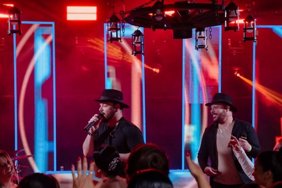 OUT 25 Thais e Vanderson