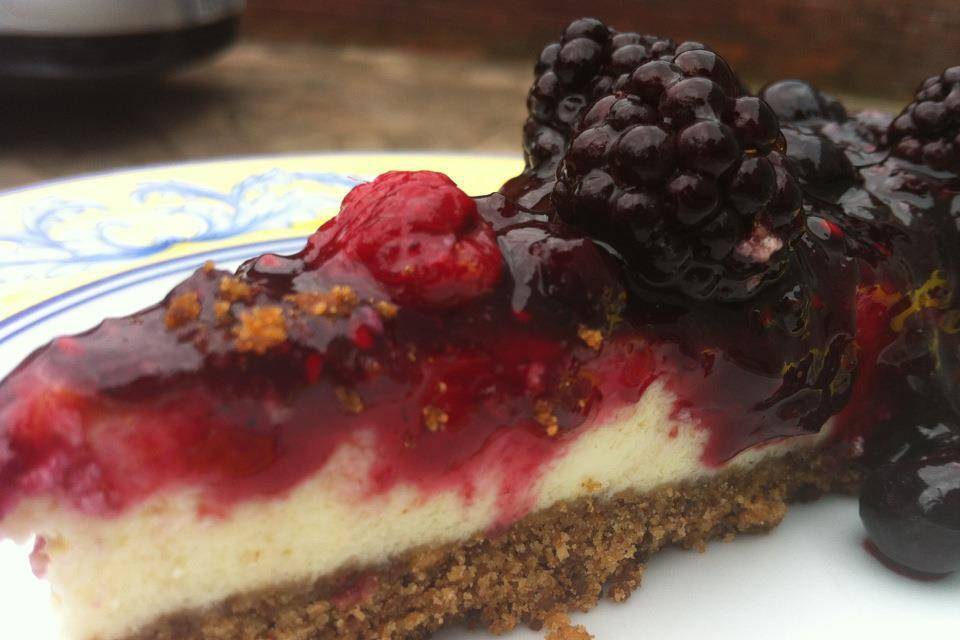 Cheescake com calda de frutas