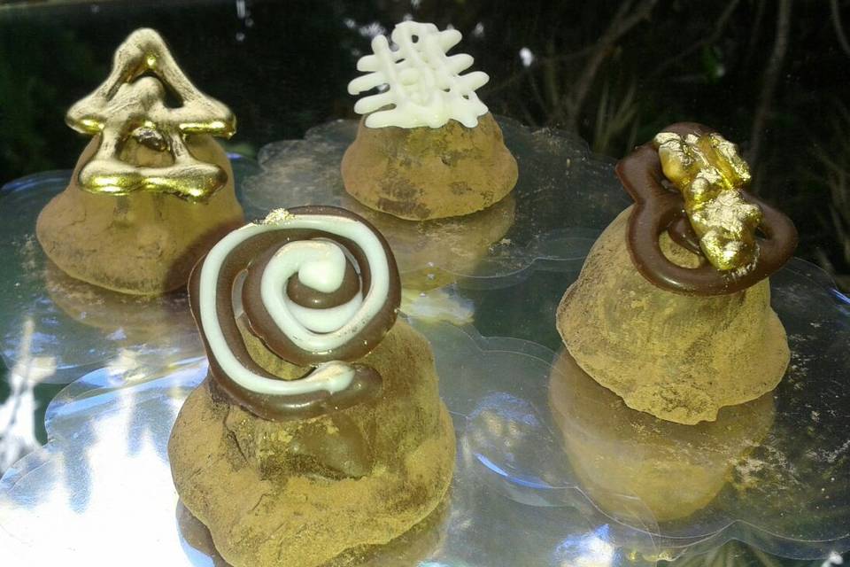 Trufas decoradas ou embaladas