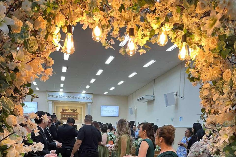 Saída dos noivos e muita festa