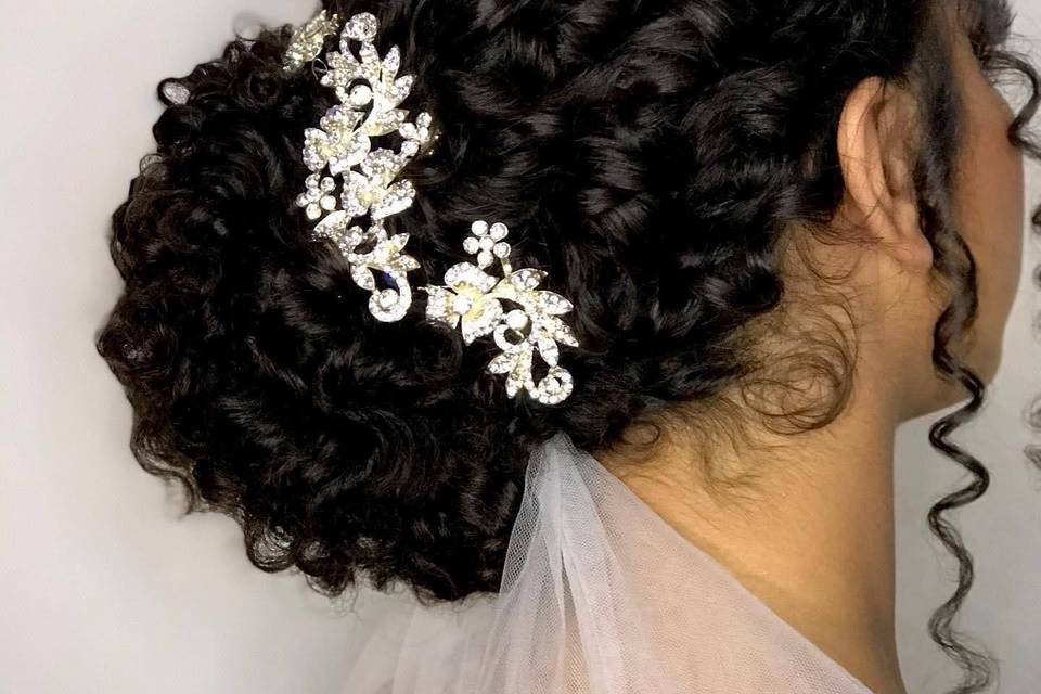 Penteado em cabelo cacheado