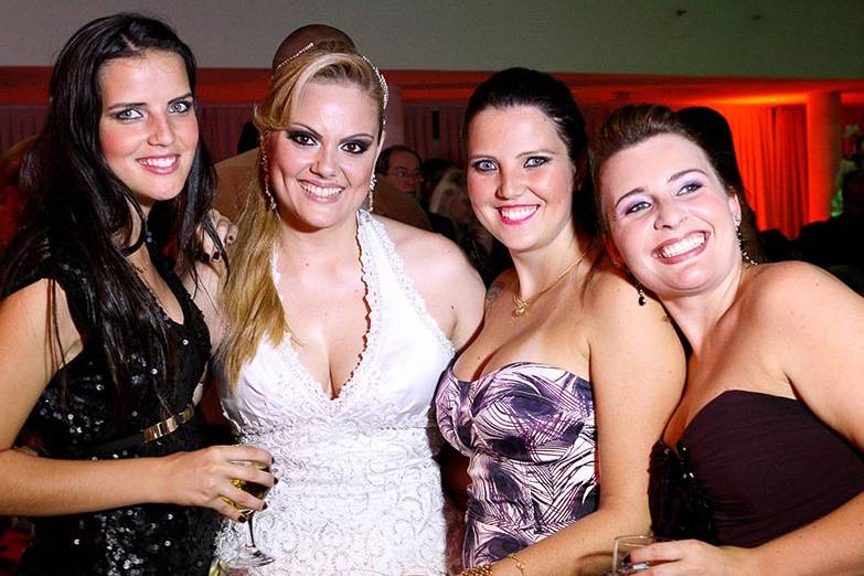 A noiva com suas amigas