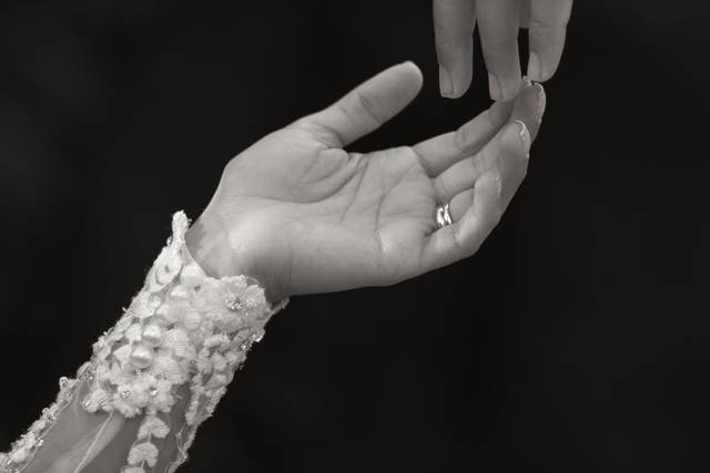 Mãos de noivos
