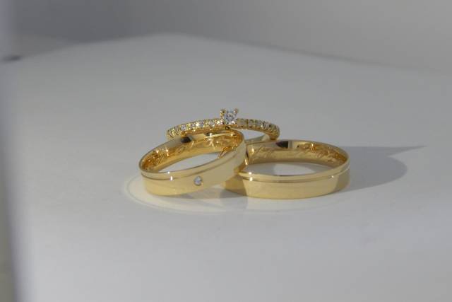 Alianças e Anel em Ouro 18k
