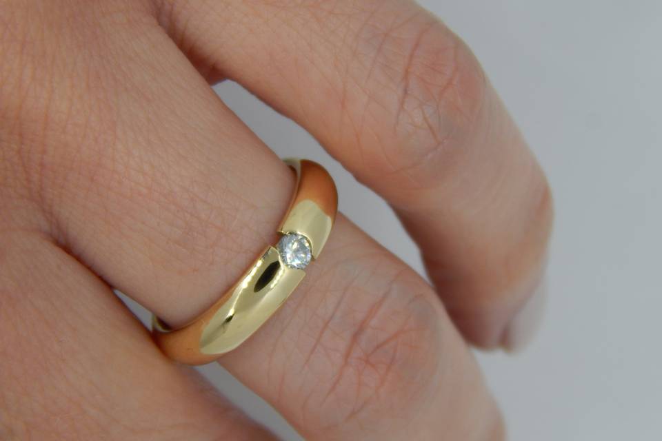 Aliança com Diamante