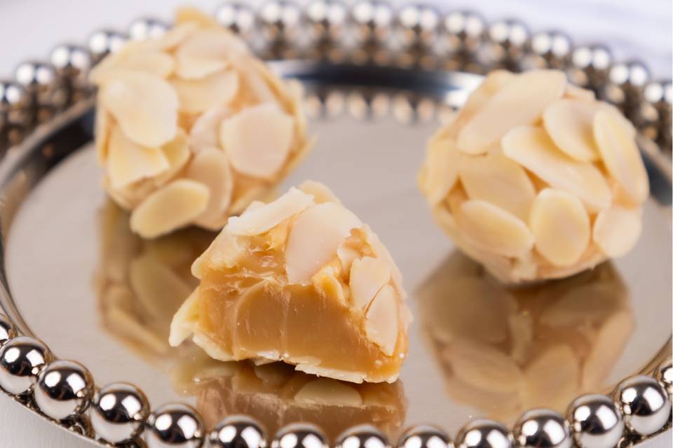 Doce de leite com amêndoas
