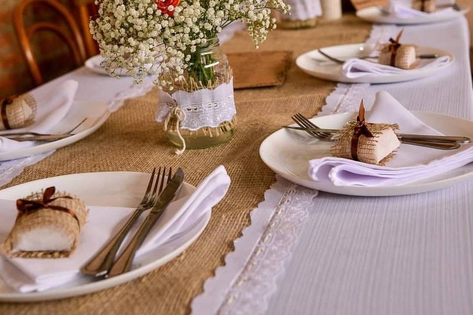 Decoração de mesa com menu